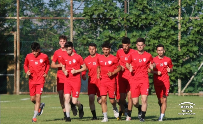 SİLİVRİSPOR SAHAYA İNİYOR