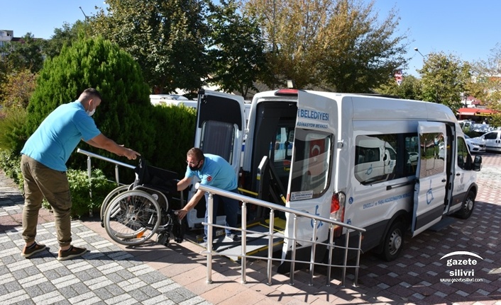 15 HASTAYA TEKERLEKLİ SANDALYE DESTEĞİ