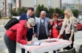 Ekrem İmamoğlu’na Özgürlük çağrısıyla imzalar atılmaya devam ediyor