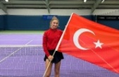 Silivri'nin yetiştirdiği başarılı sporcu İrem Kurt Türkiye Tenis Federasyonu tarafından düzenlenen 18 Yaş Turnuvası’nda Türkiye Şampiyonu oldu