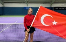 Silivri'nin yetiştirdiği başarılı sporcu İrem Kurt Türkiye Tenis Federasyonu tarafından düzenlenen 18 Yaş Turnuvası’nda Türkiye Şampiyonu oldu