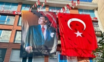 Berker Esen, "Türk Bayrağımızı Asma Davetinde Bulunuyoruz."