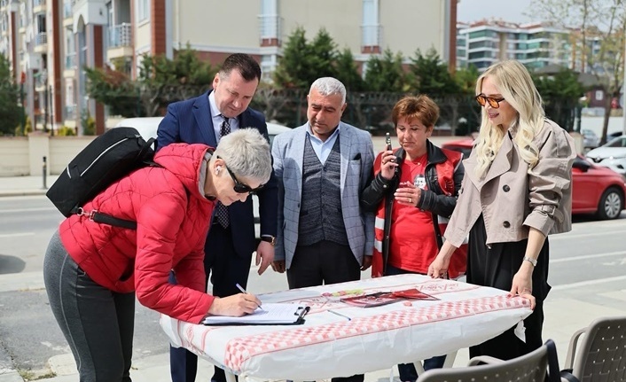 Ekrem İmamoğlu’na Özgürlük çağrısıyla imzalar atılmaya devam ediyor