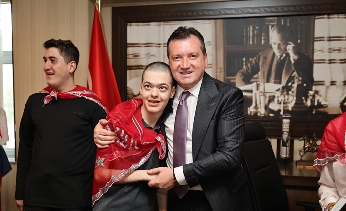 Başkan Balcıoğlu, Temsili Askerliğe Uğurlanan Gençleri Makamında Ağırladı