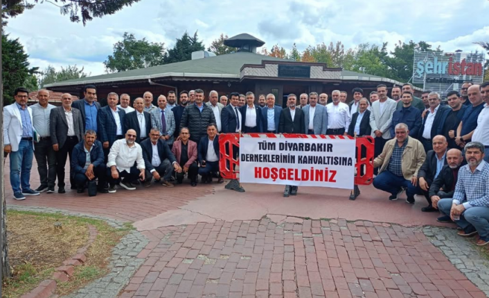 İstanbul'da yaşayan Diyarbakırlı dernek başkanları, şehrin sorunlarını ve çözüm yollarını konuşmak üzere bir araya geldi.